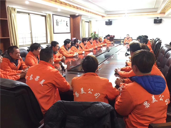 3-2.专业团队2.jpg